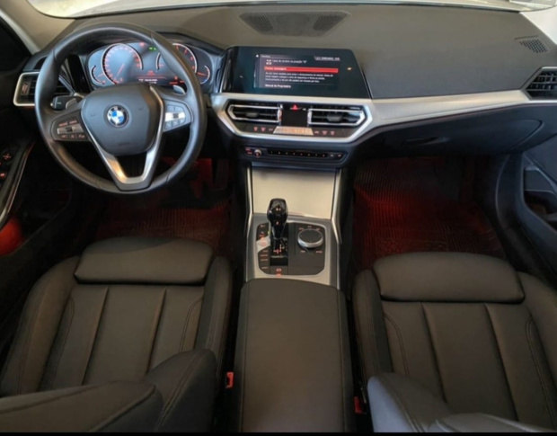 BMW-320I